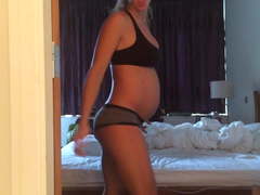 Fit Blonde preggo goofing around